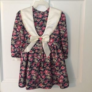 Vintage Floral Collared Girl’s Long Sleeve Flower & Lace Party Dress.